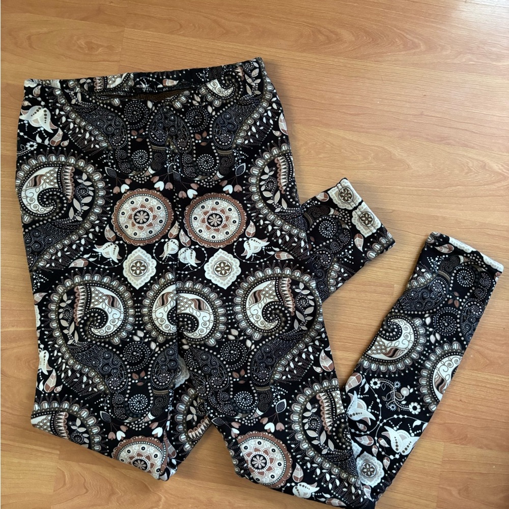 Just Cozy Paisley Print Leggings